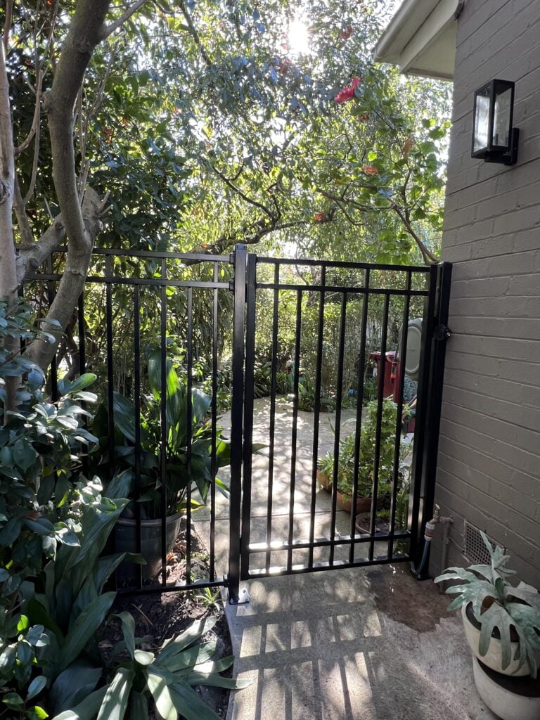 tubular steel side gate with lockable latch