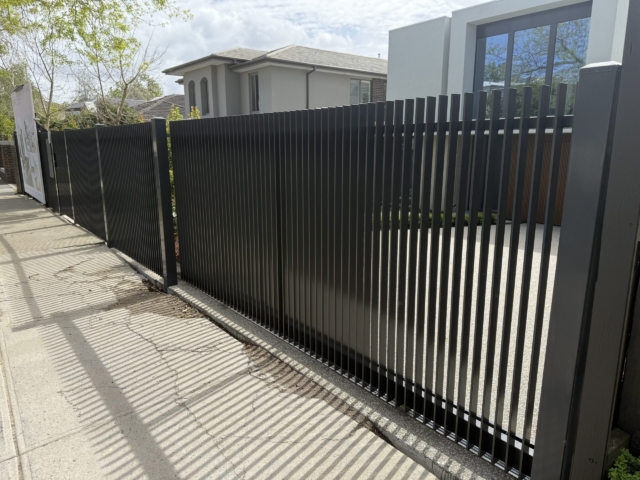 Aluminium blade fence, electric sliding gate &amp; pedestrian gate – Glen Iris