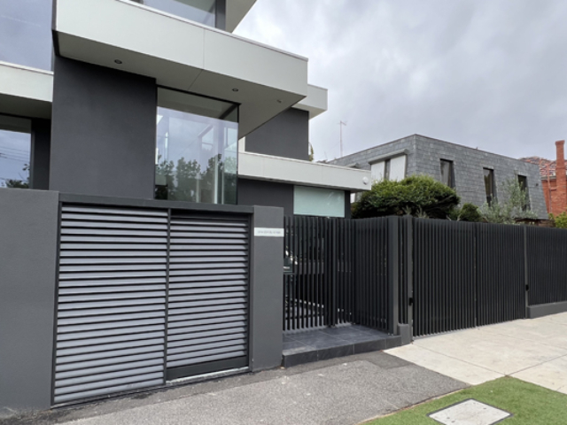 custom-aluminium-blade-fence-security-gate