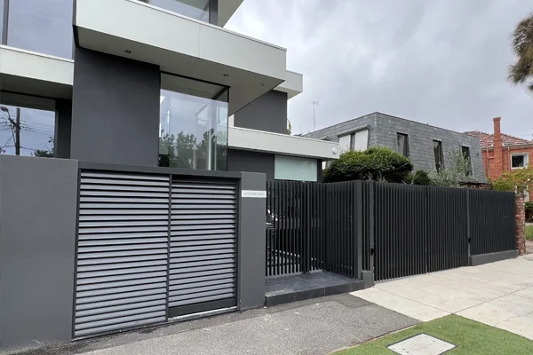 custom-aluminium-blade-fence-security-gate