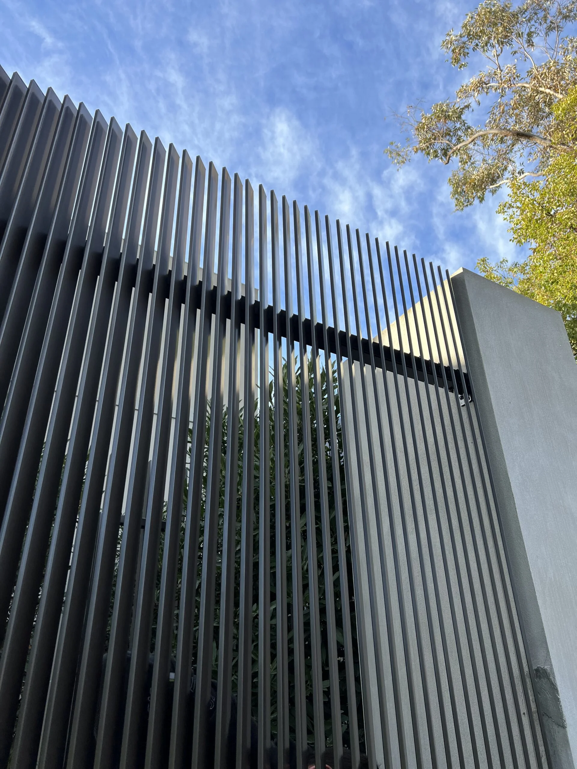 toorak-steel-blade-louvre-fence
