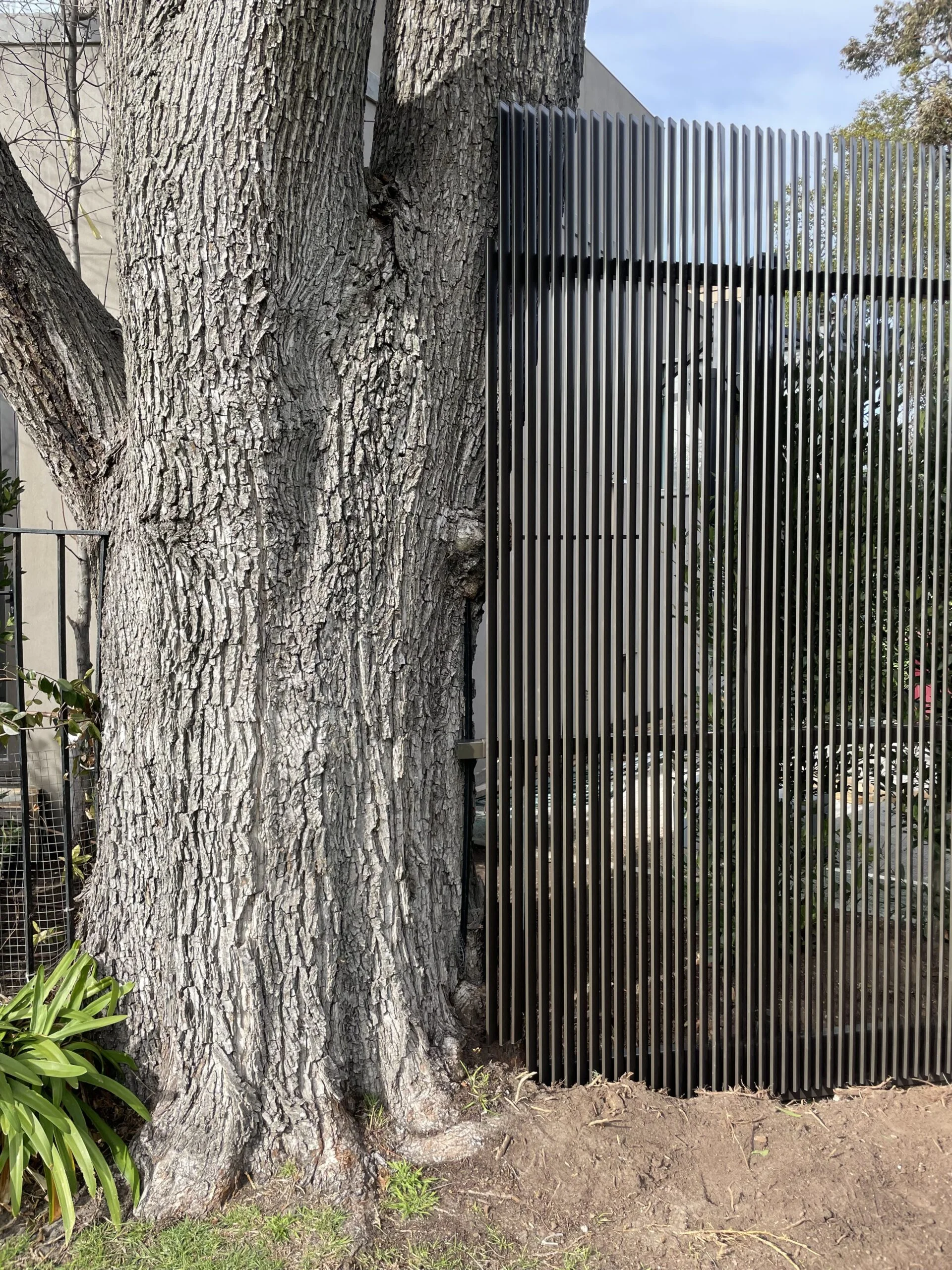 toorak-steel-blade-louvre-fence